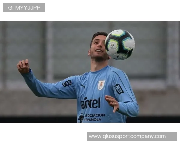 本坦库尔因铲球染红离场乌拉圭队在友谊赛中以1比5落后美国队