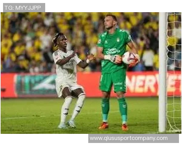 佩德里拼抢维尼修斯球衣遭黄牌皇马反击精彩瞬间回顾