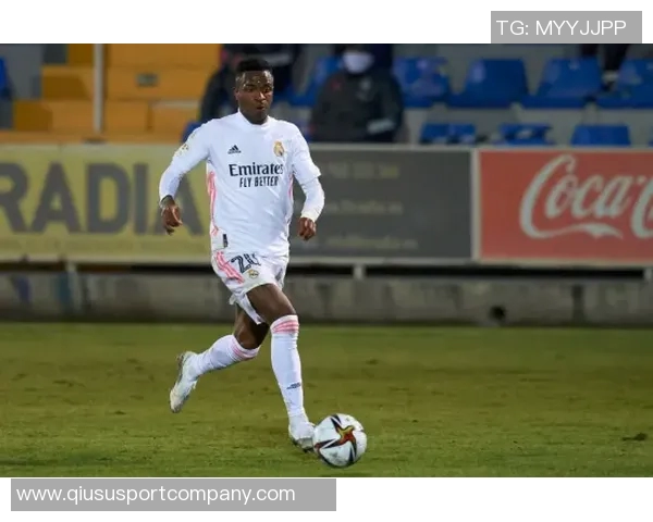 维尼修斯在伯纳乌主场再度获胜状态回暖期待持续表现出色