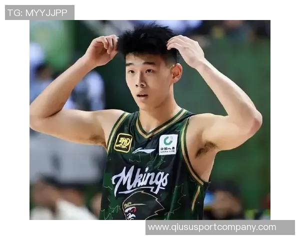 林葳在俄勒冈大学积极训练与队友们共同参与团建活动展现团队精神